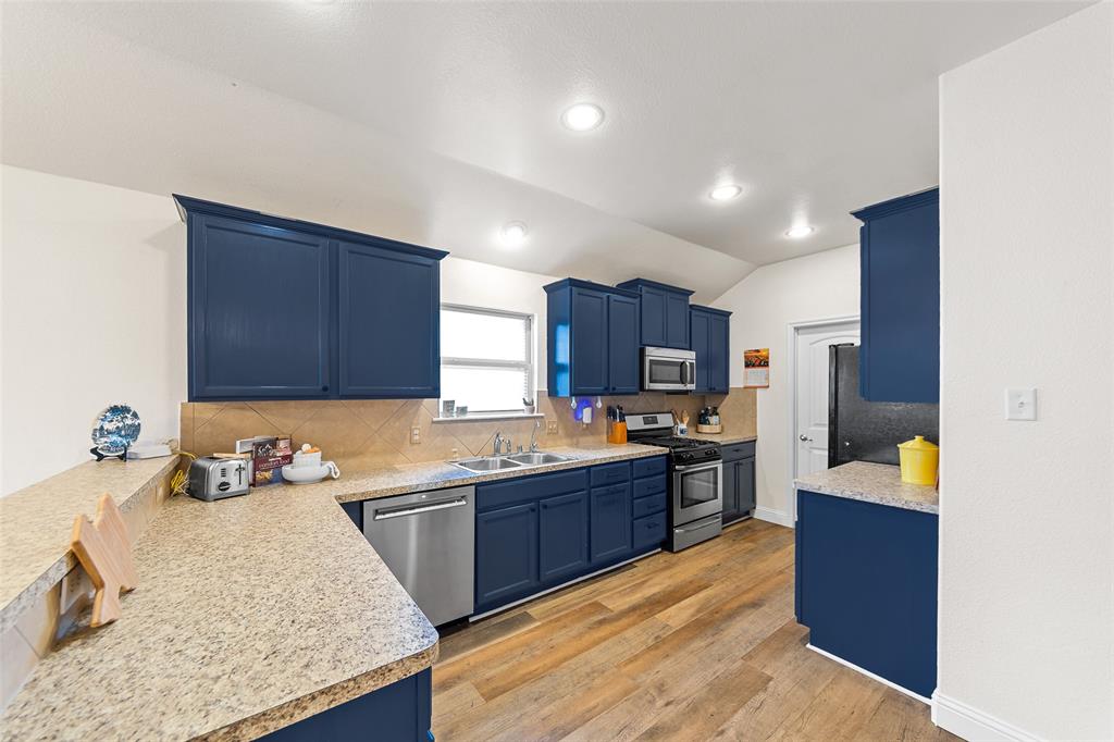 1514 Greenbrier Drive Property Photo 8