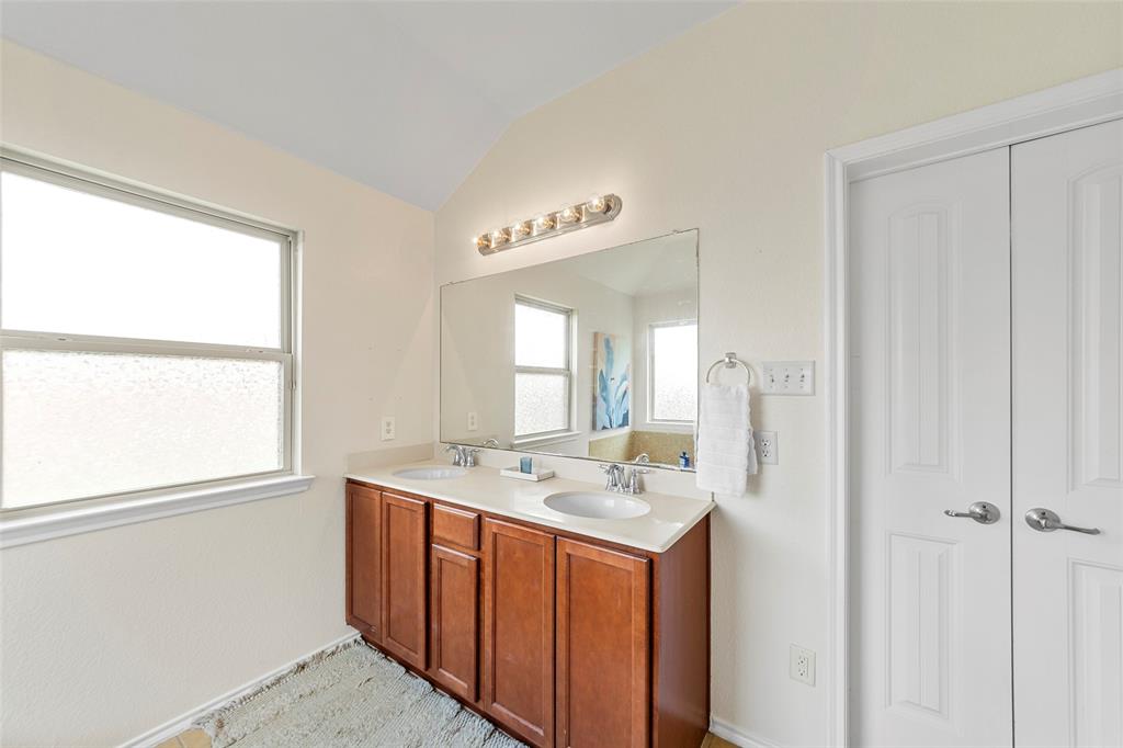 1514 Greenbrier Drive Property Photo 20