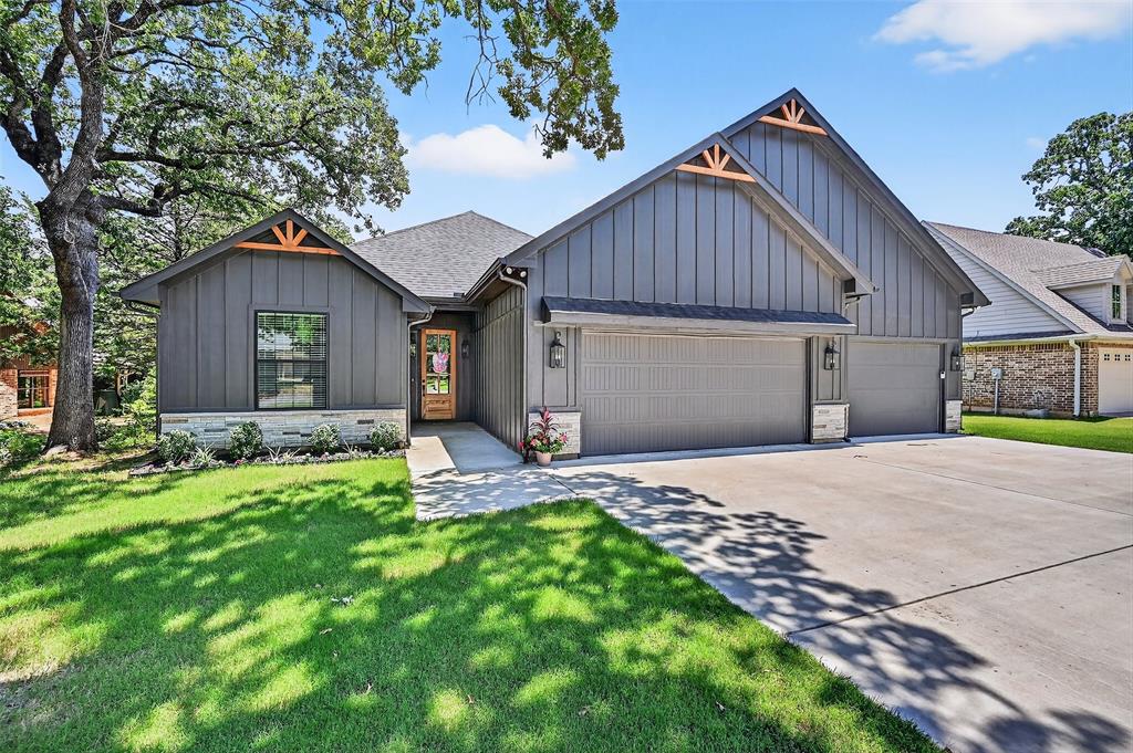 211 Comanche Drive Property Photo 1