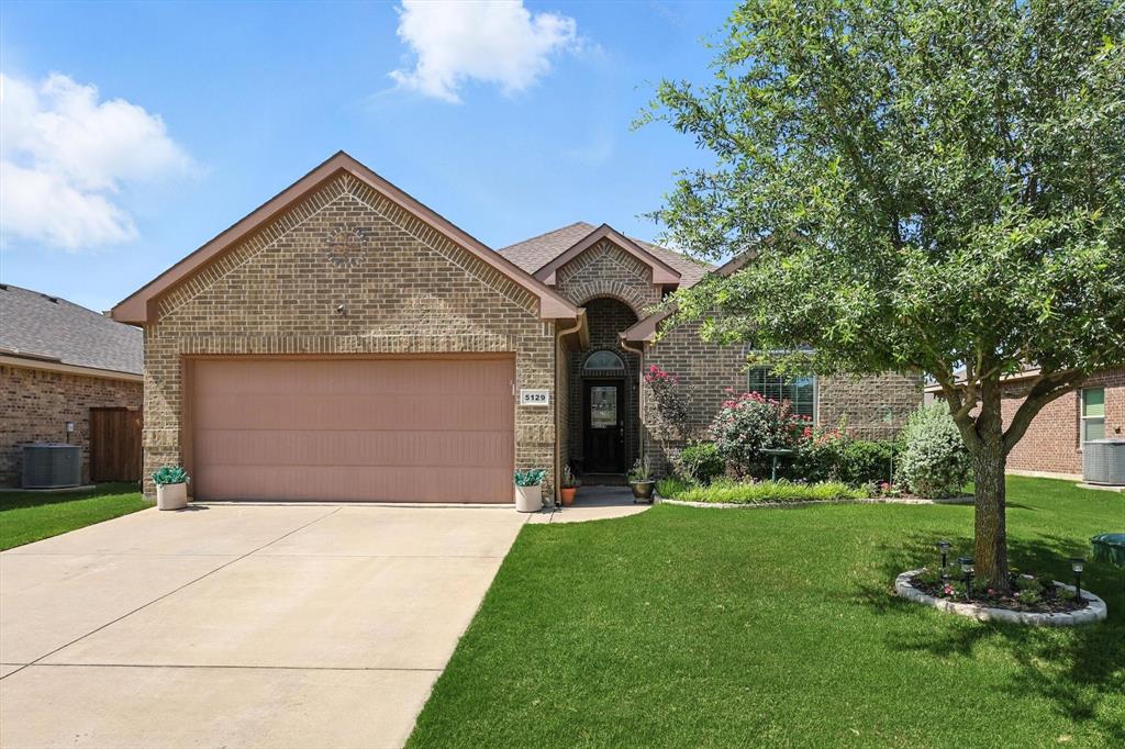 5129 Crystal Lake Avenue Property Photo 1