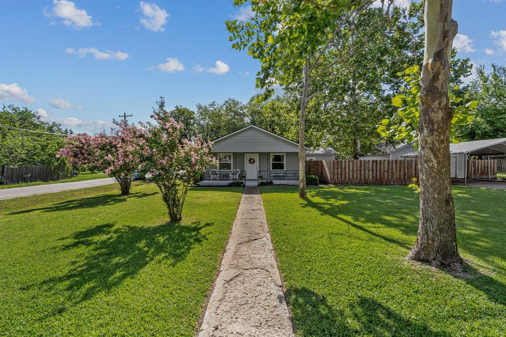 710 W Willow Street Property Photo 1