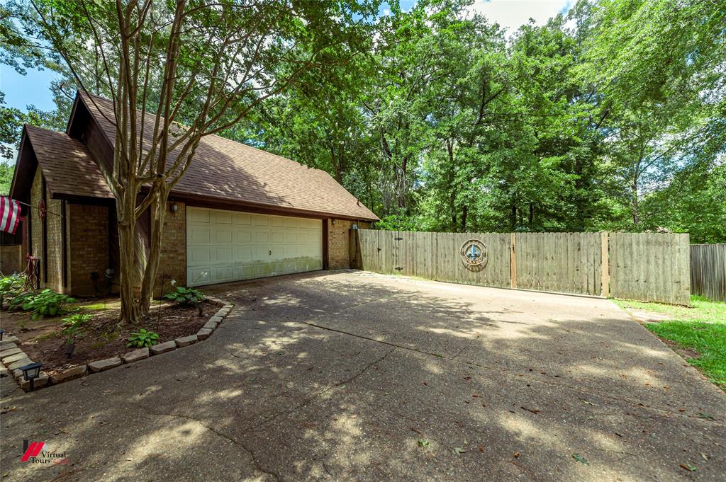 109 Woodcrest Drive Property Photo 4