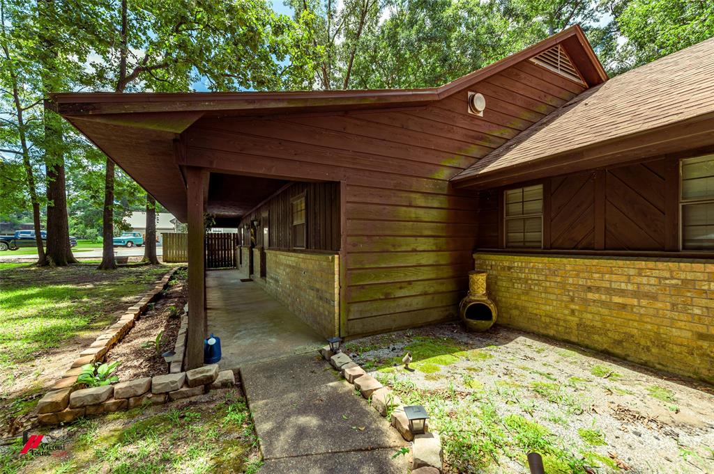 109 Woodcrest Drive Property Photo 5