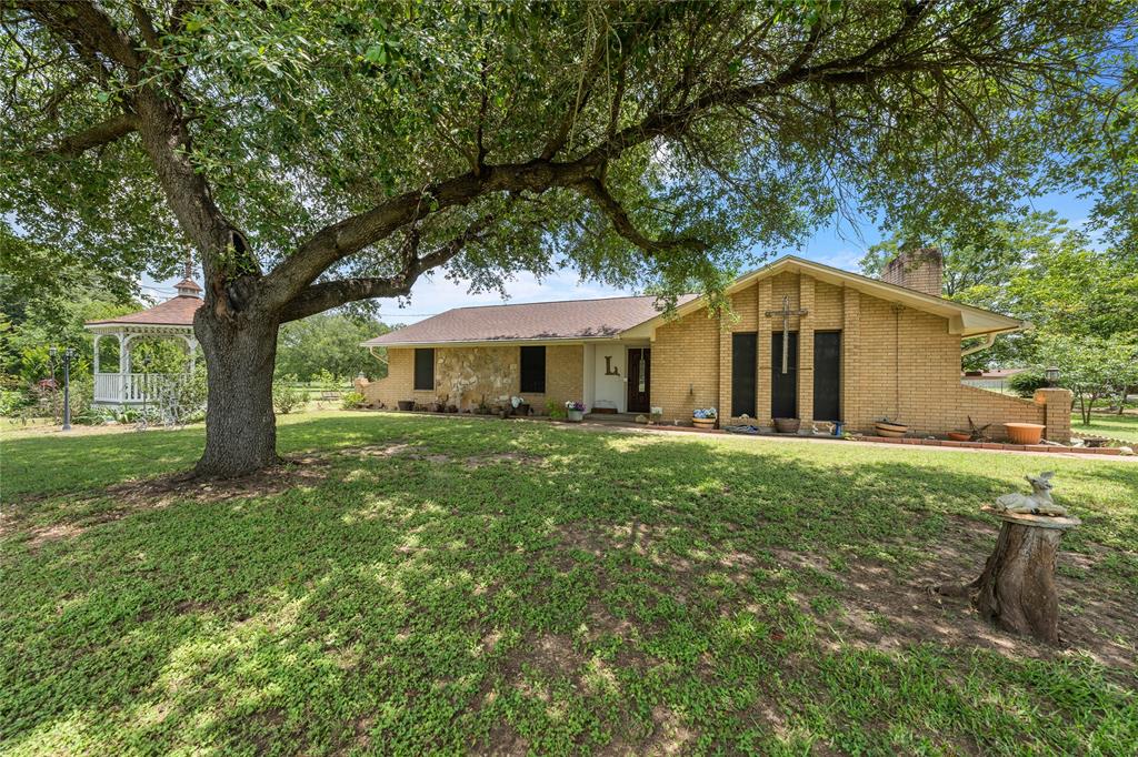 137 Oakview Circle Property Photo 1