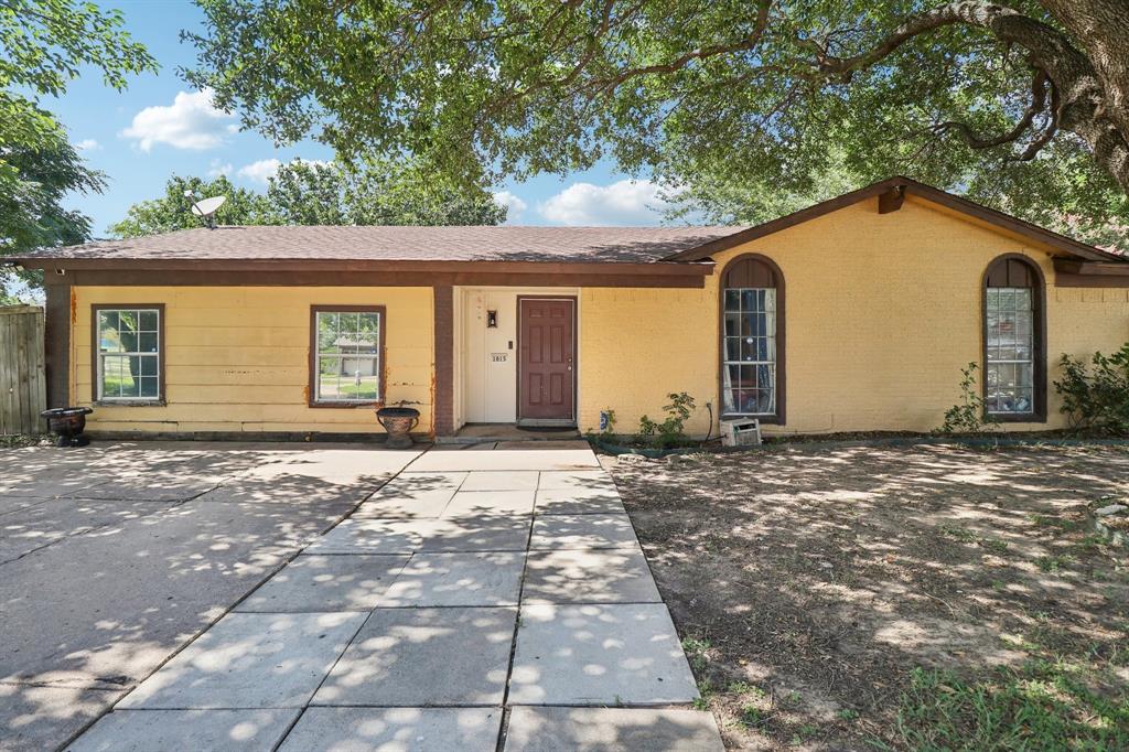 1015 Winnsboro Court Property Photo 1