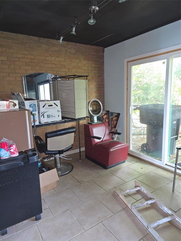 935 Olive Street Property Photo 10