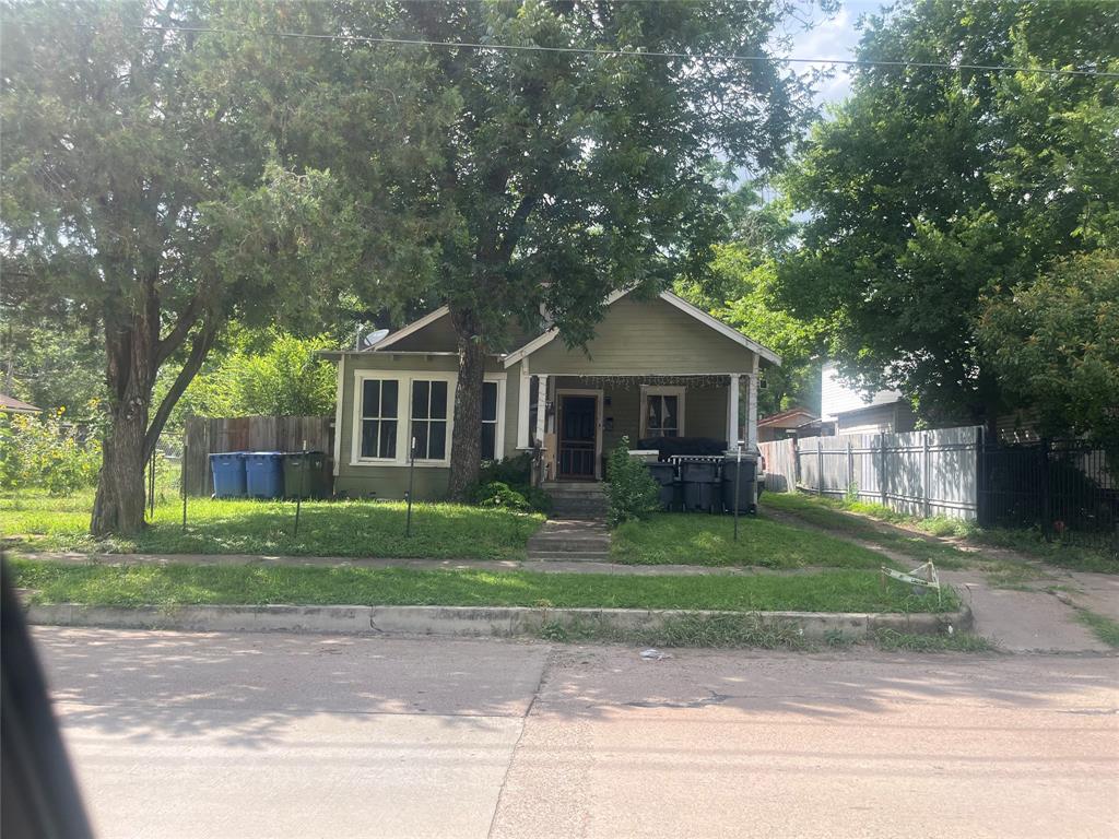 2111 Herring Avenue Property Photo 1