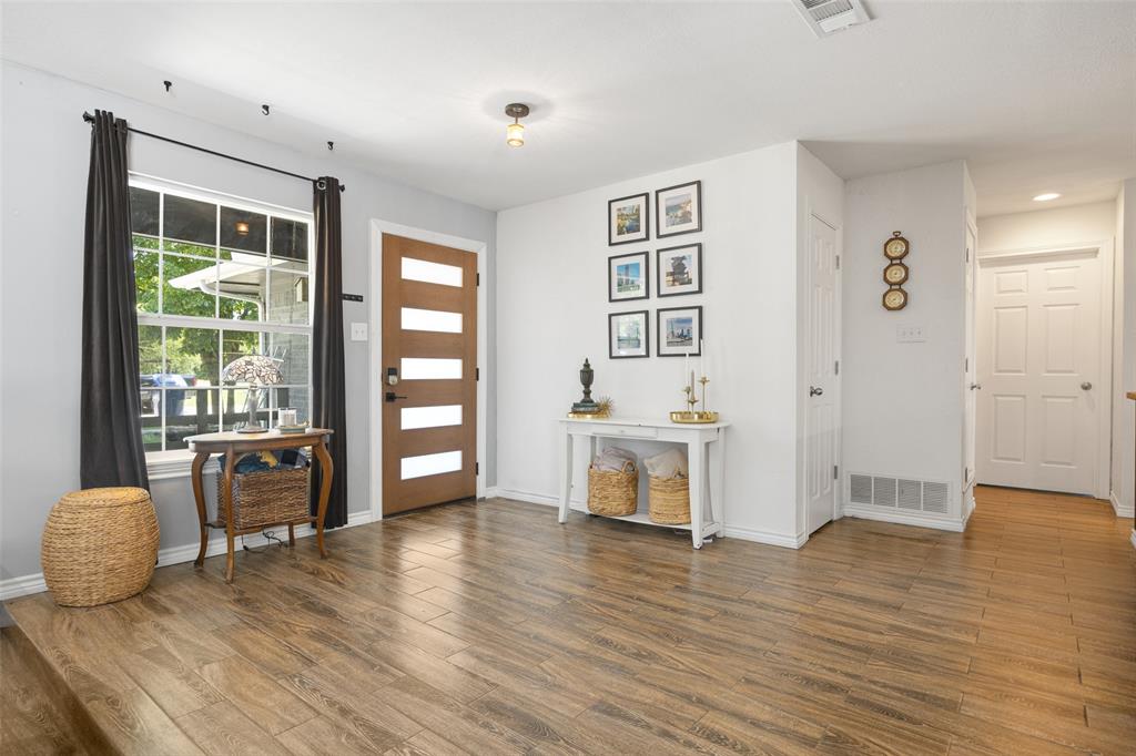 1032 Kings Row Property Photo 3
