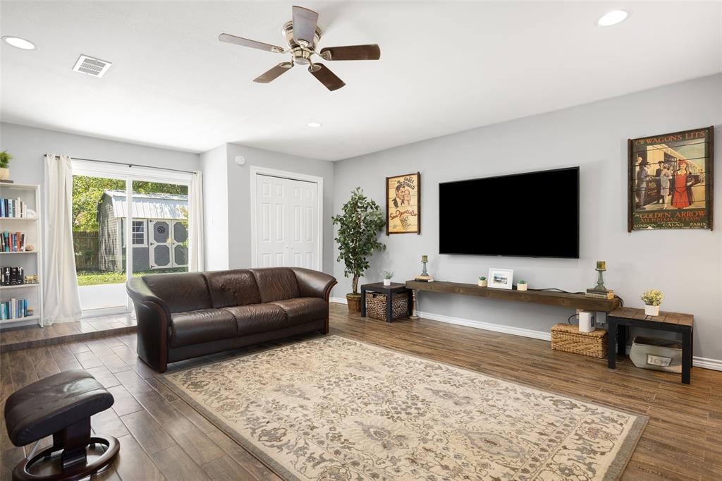 1032 Kings Row Property Photo 6