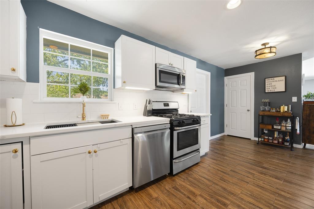 1032 Kings Row Property Photo 9