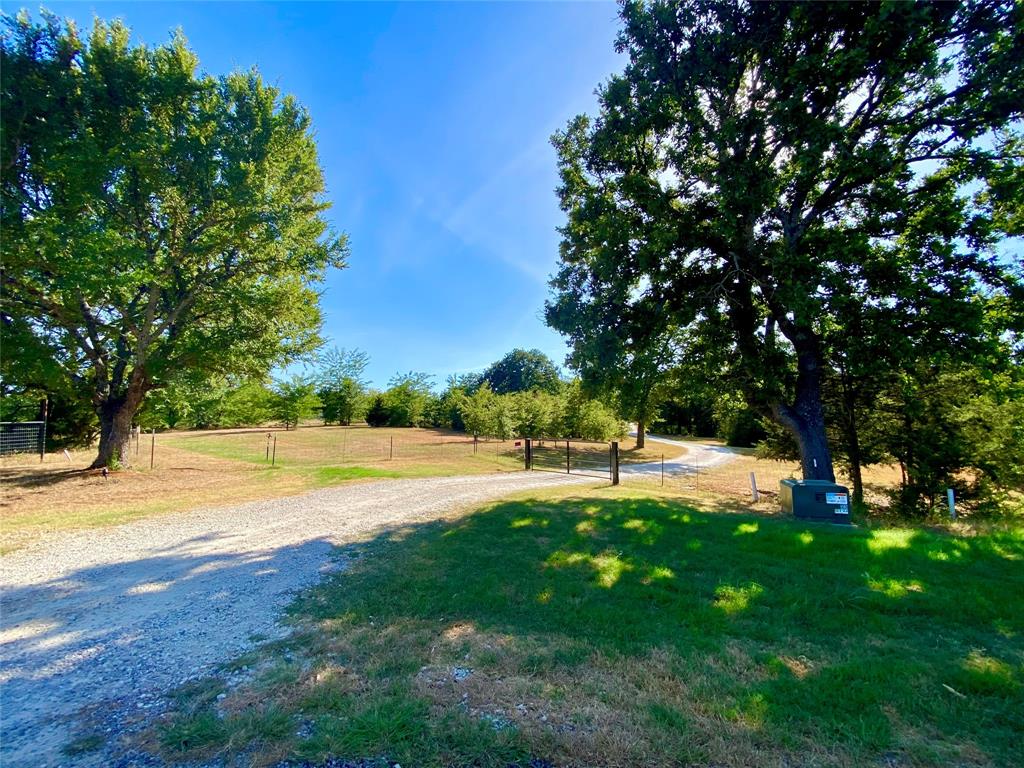 290 Green Oaks Drive Property Photo 1