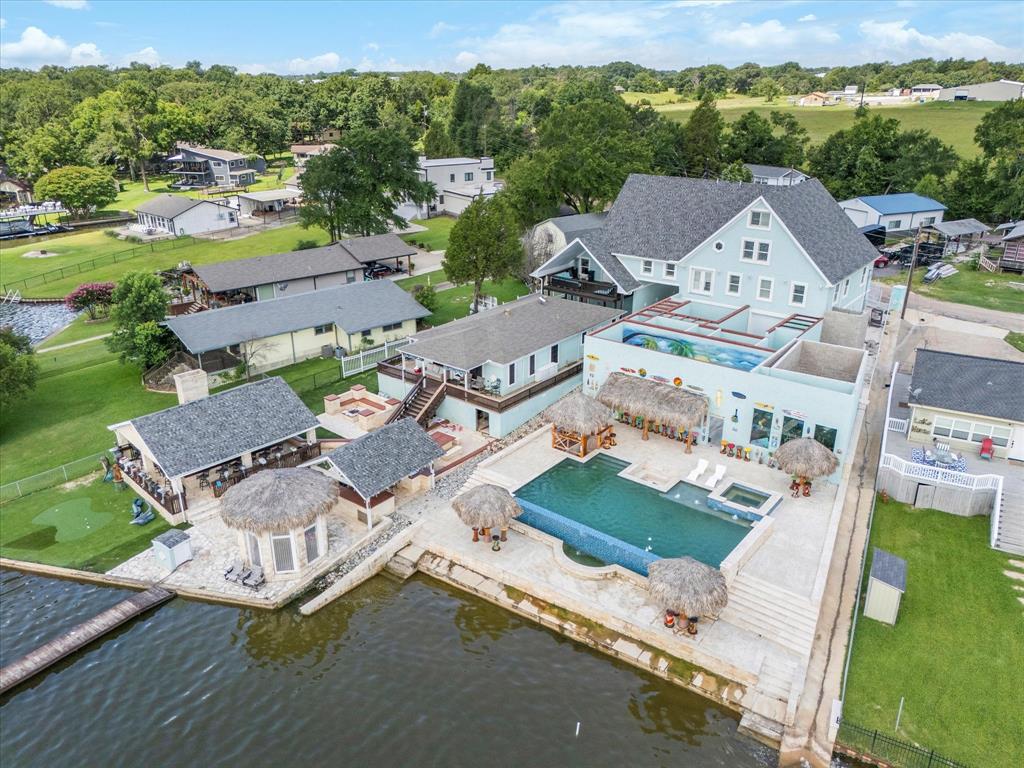 220 Pin Oak Property Photo 1