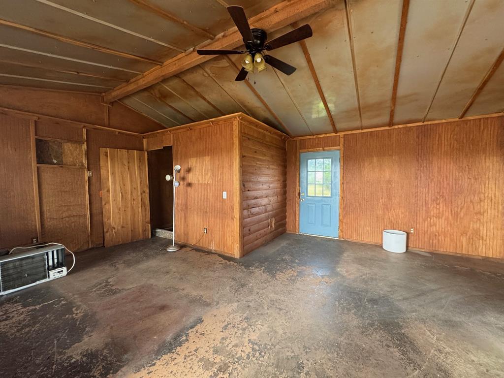 2107 S 19 & 24 Highway Property Photo 9