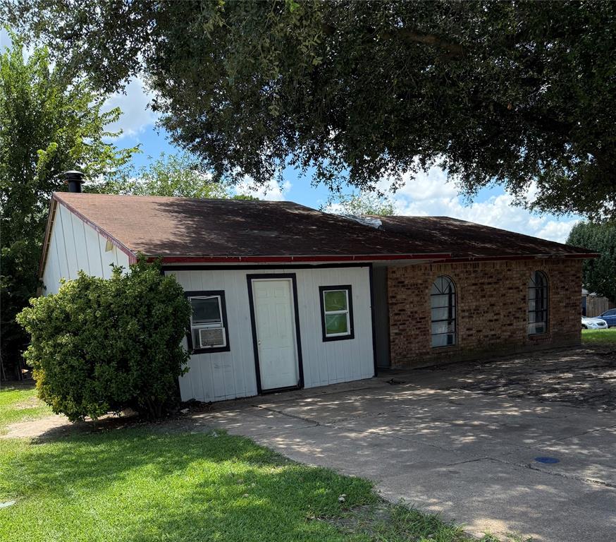 5918 Highcrest Drive Property Photo 1