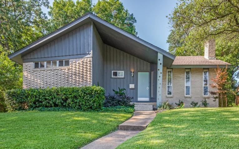 9052 Fringewood Drive Property Photo 1