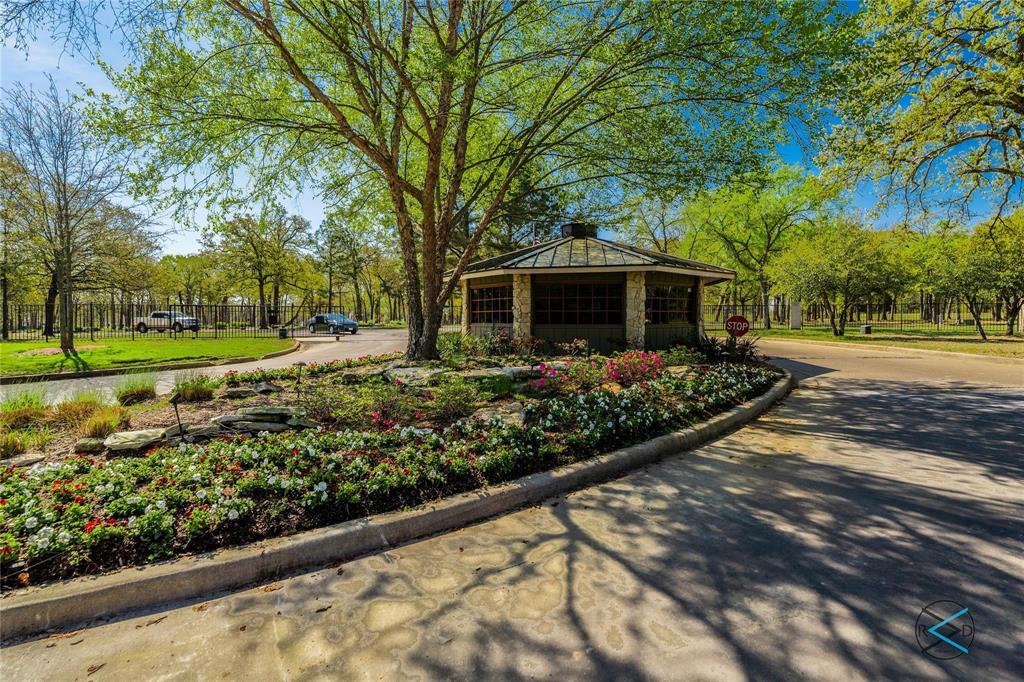 157 Colonial Property Photo 4