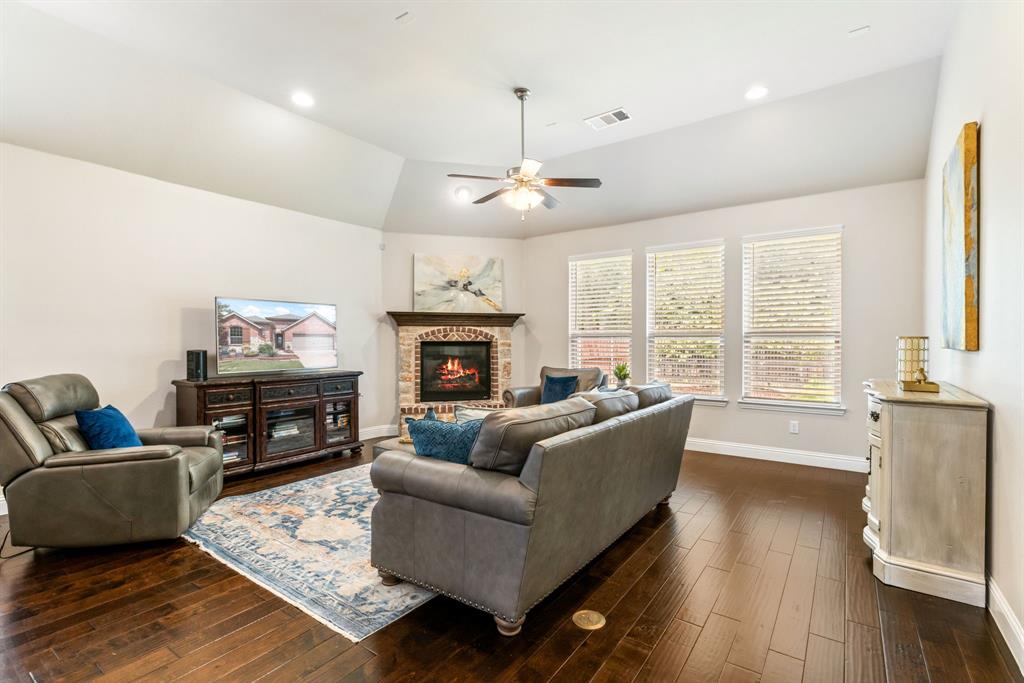 3816 Ramble Creek Drive Property Photo 4
