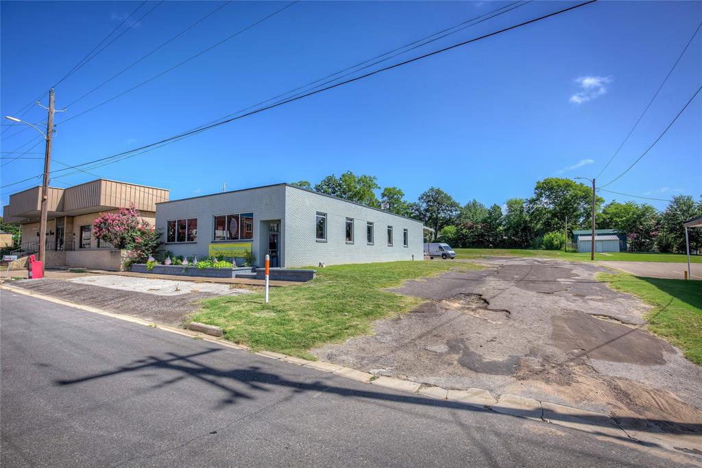 107 Locust Street Property Photo 3