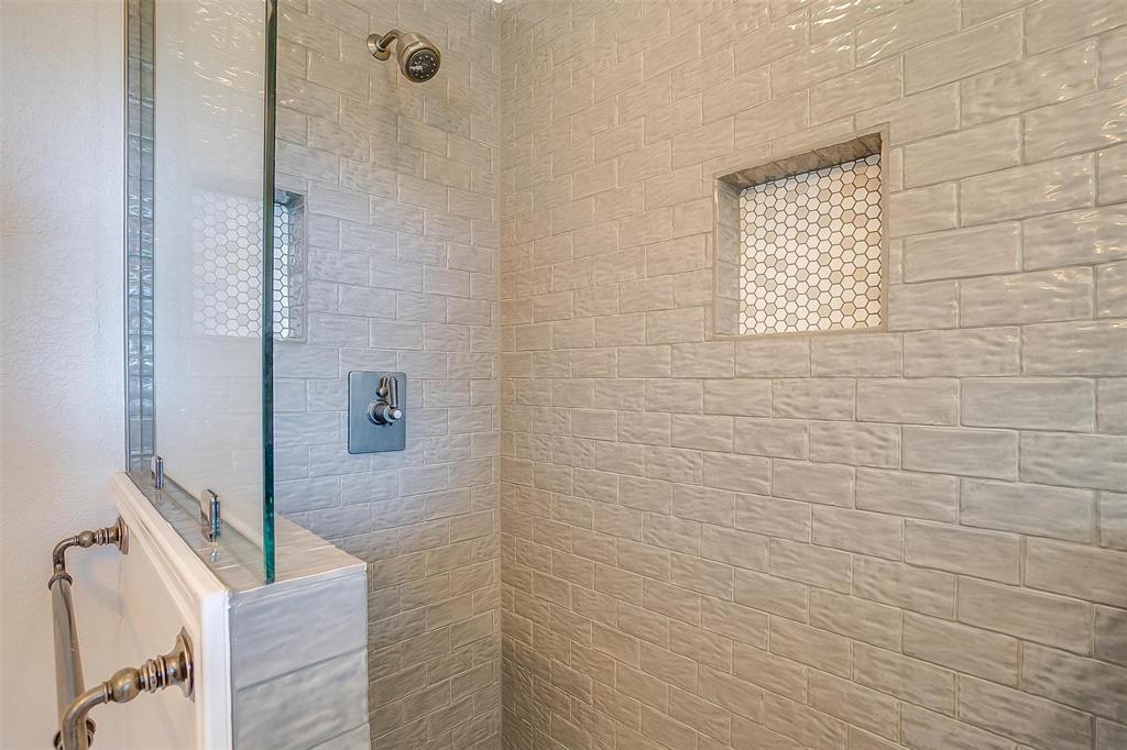 612 W Bluff Property Photo 23