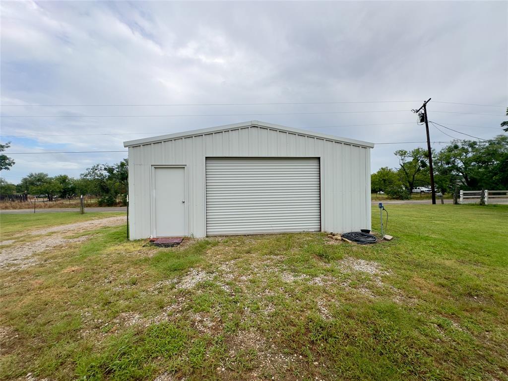 640 N Keller Road Property Photo 3