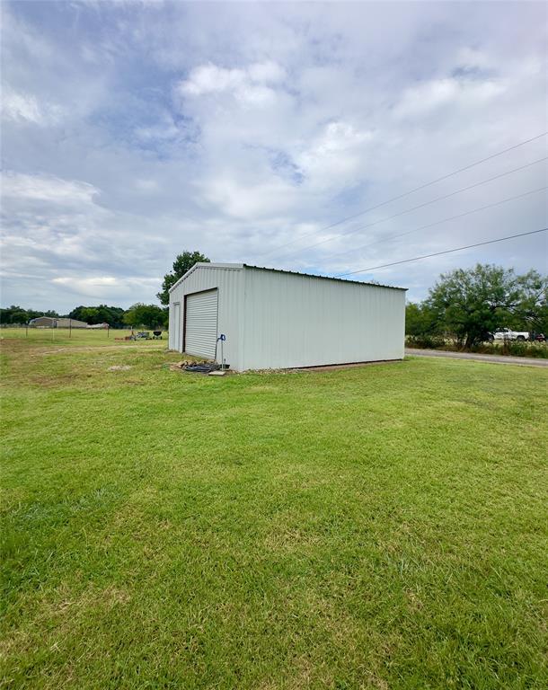 640 N Keller Road Property Photo 6