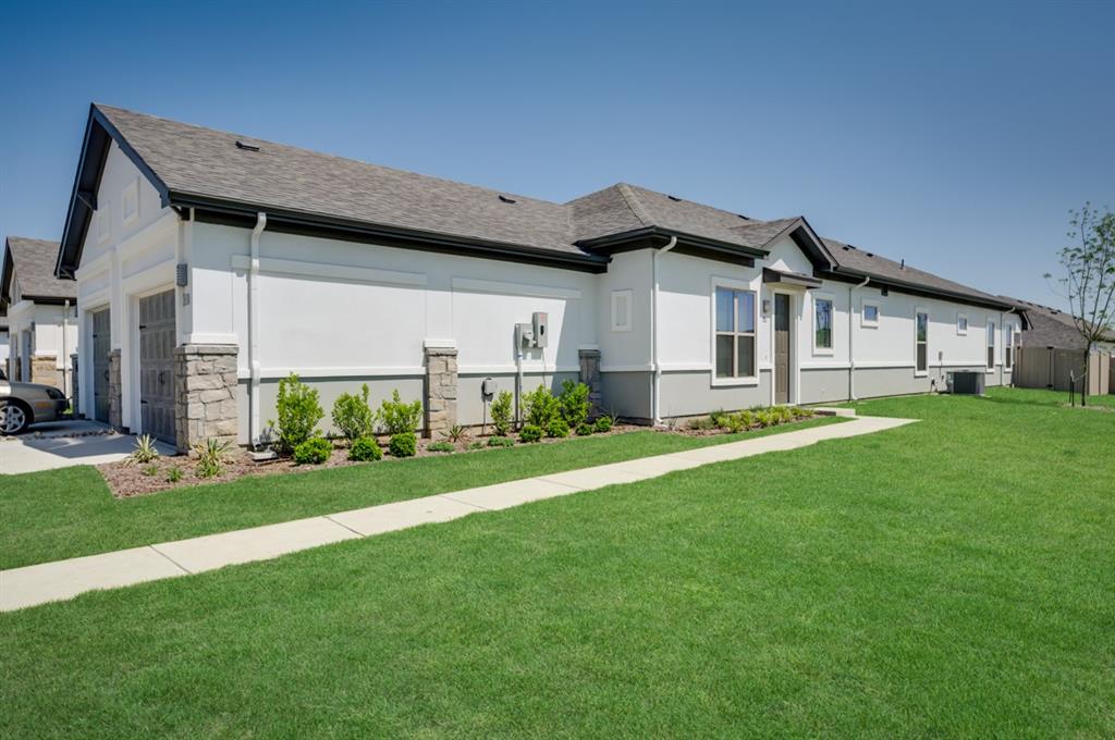 1127 Mahogany Property Photo 1