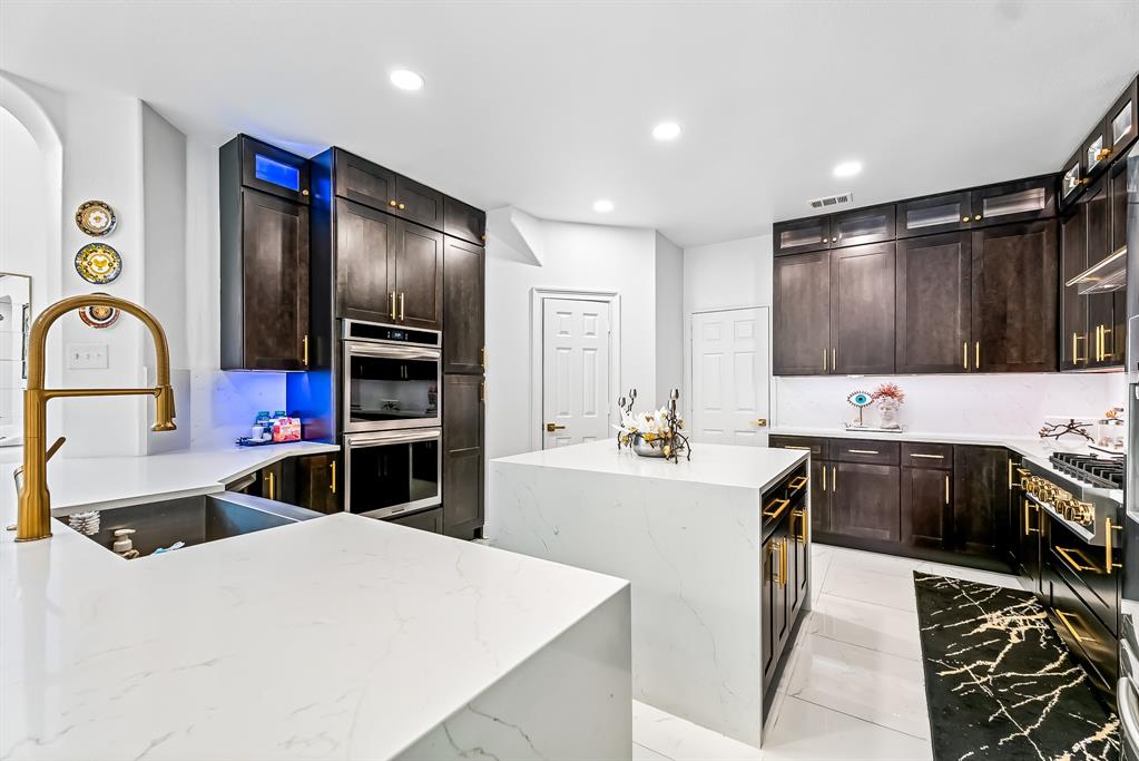 713 Royal Crest Court Property Photo 13