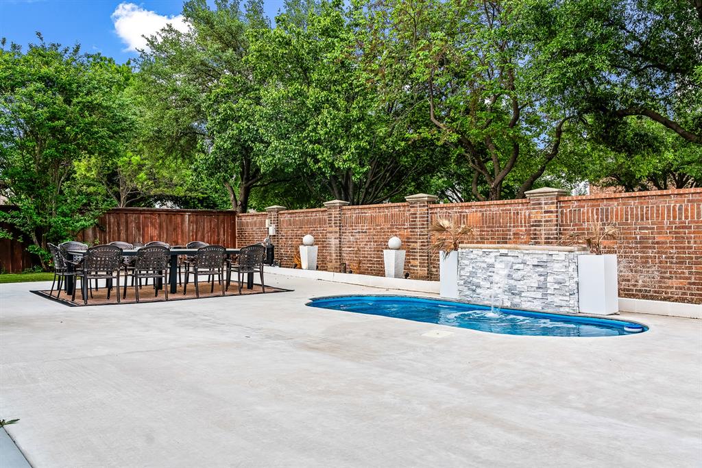 713 Royal Crest Court Property Photo 38