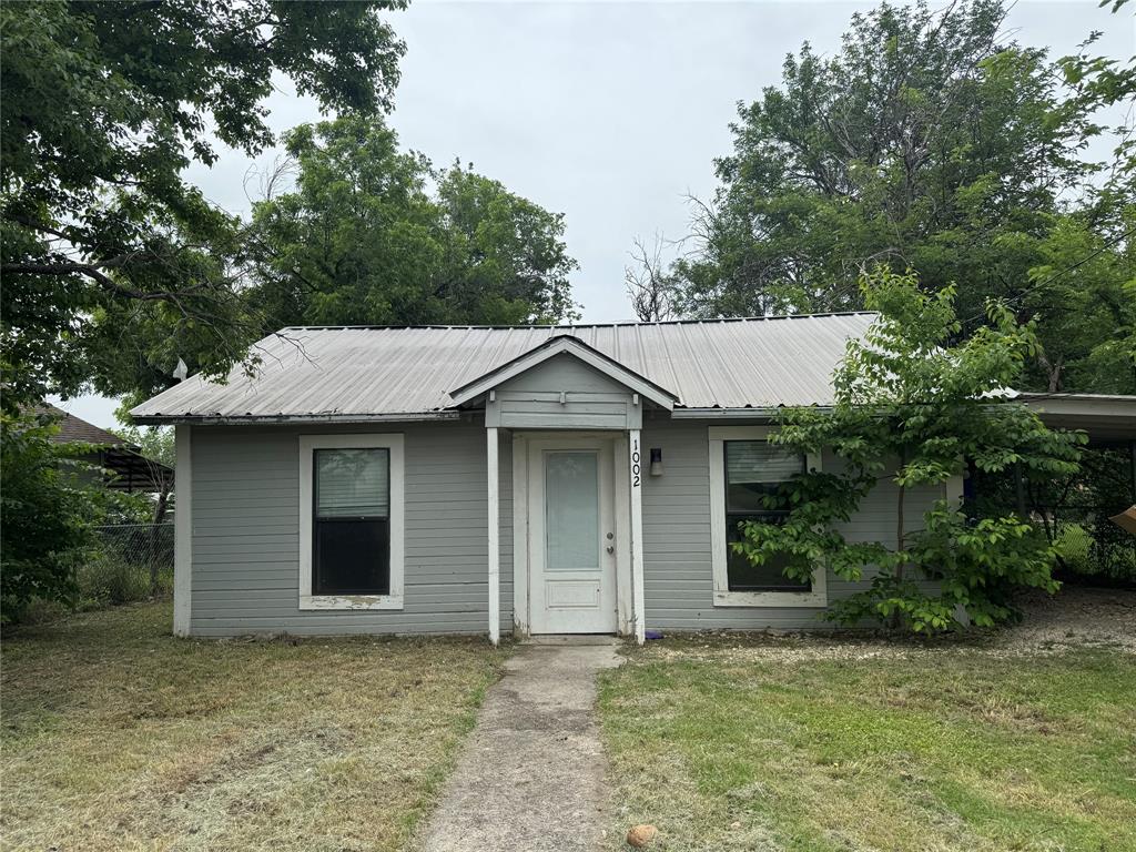 1002 E Dodge Street Property Photo 1