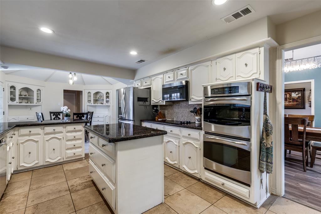 15881 Nedra Way Property Photo 6