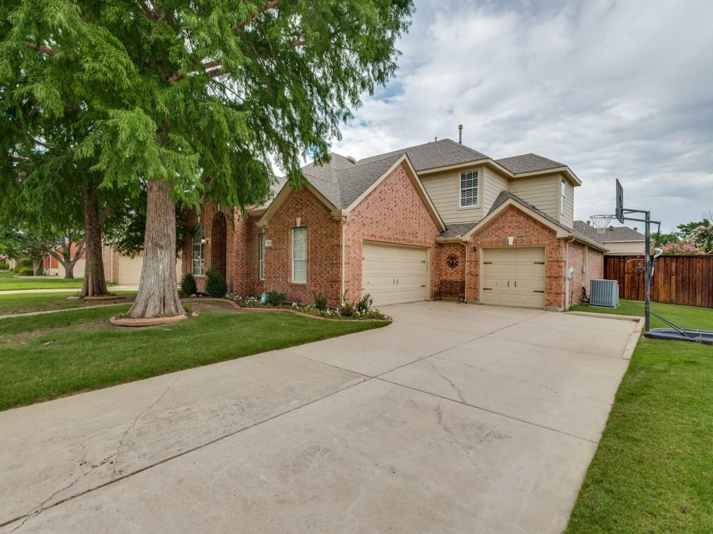 1301 Glen Hollow Lane Property Photo 1