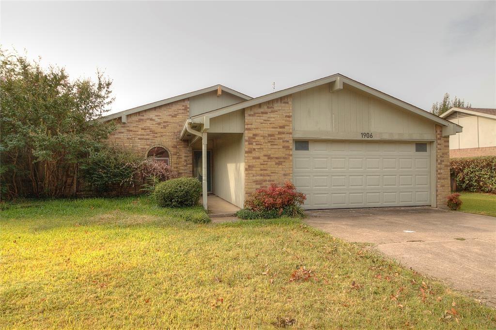 1906 San Saba Lane Property Photo 1