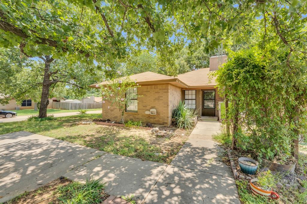 728 Woodland Court Property Photo 1