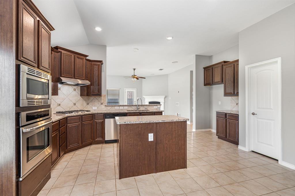 4905 Westlake Drive Property Photo 1