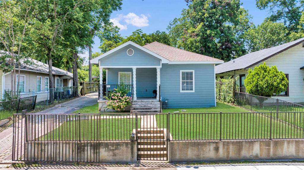 925 S Brighton Avenue Property Photo 1