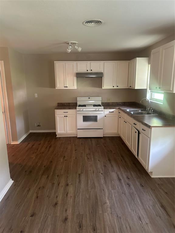 701 Hulme Street Property Photo 8