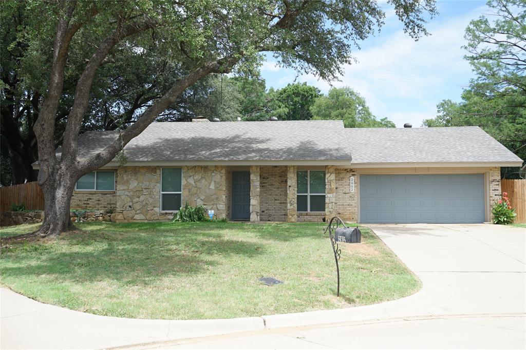 2902 Stratford Court Property Photo 1
