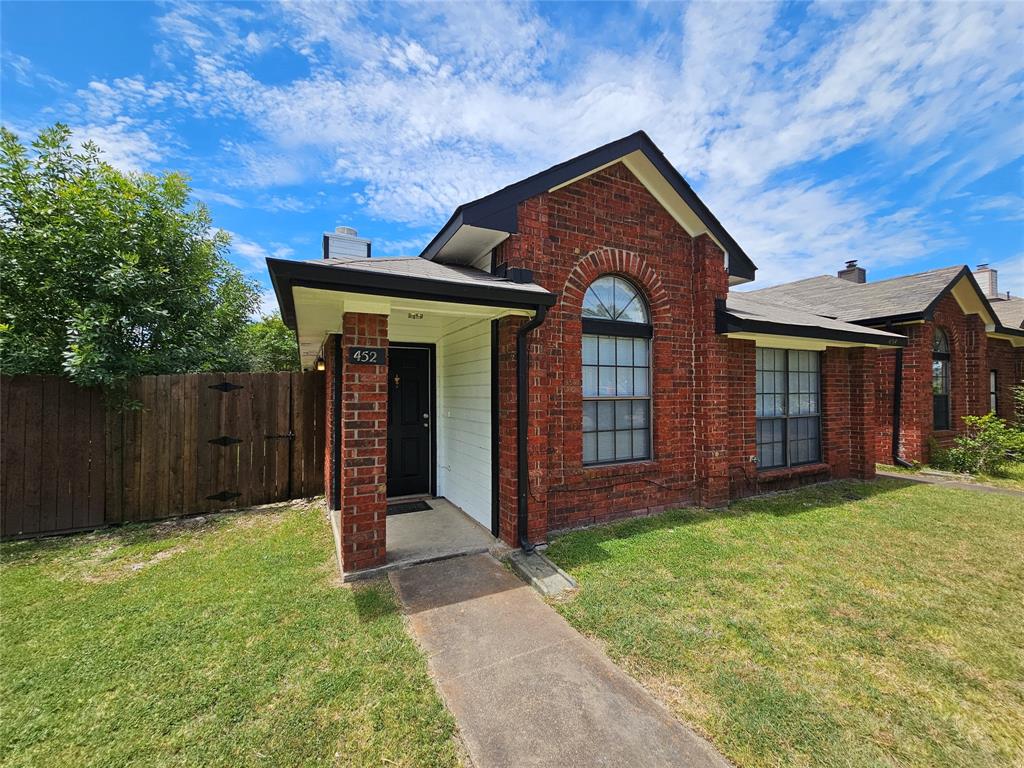 452 Chestnut Lane Property Photo 1