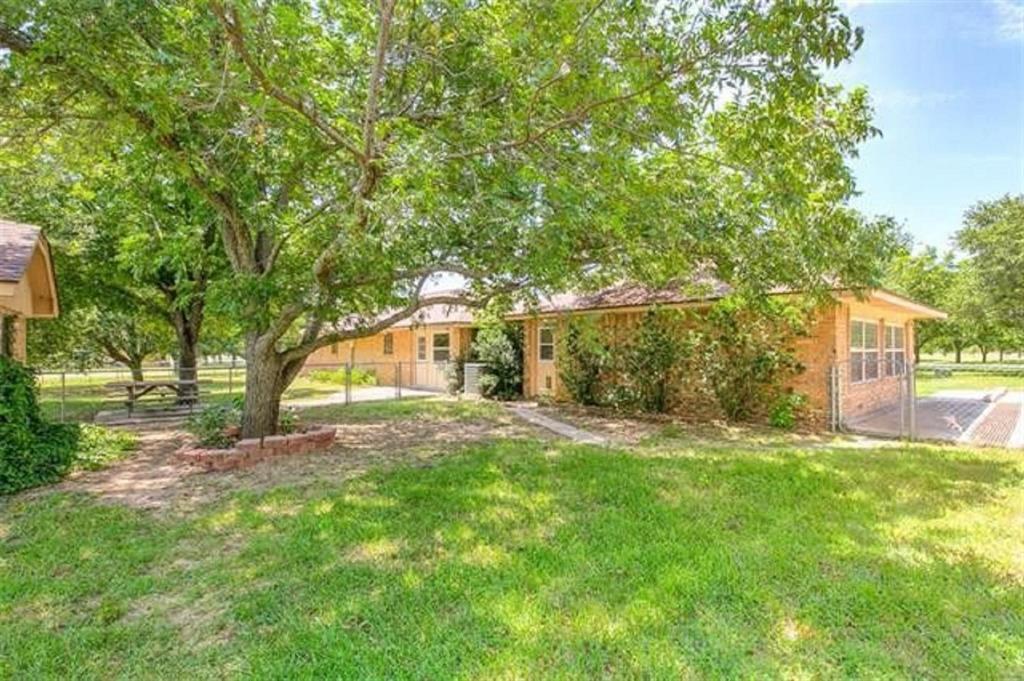 4696-b N Highway 377 Property Photo 18