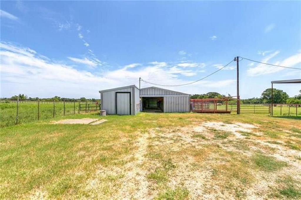 4696-b N Highway 377 Property Photo 20