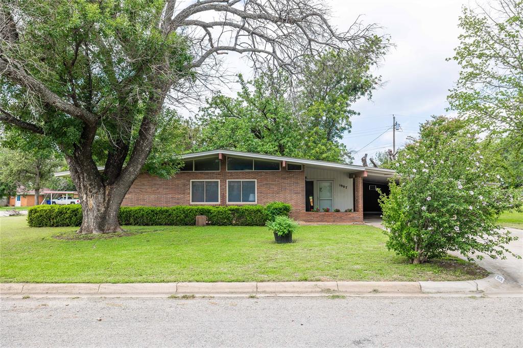 1907 Brooke Lane Property Photo 1