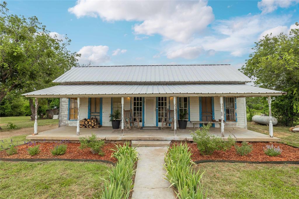 402 S Liveoak Street Property Photo 1