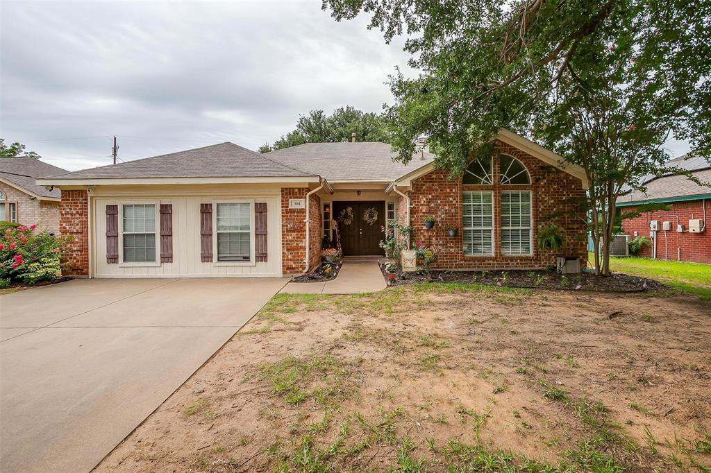 304 Comanche Walk Property Photo 1