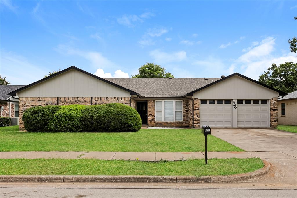 620 Huntwich Drive Property Photo 1