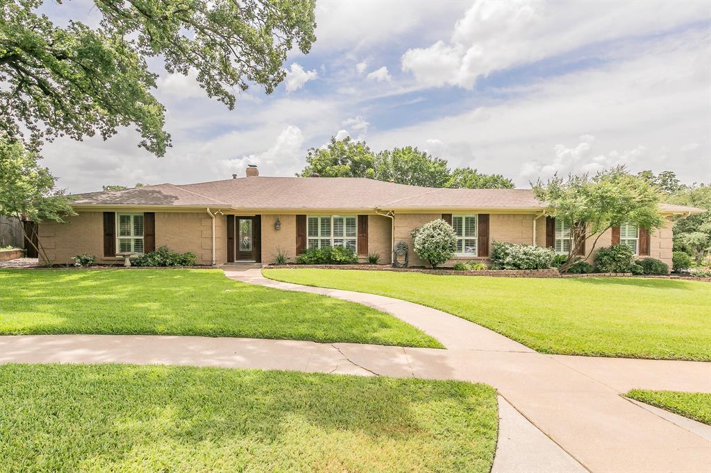11 Country Club Court Property Photo 1