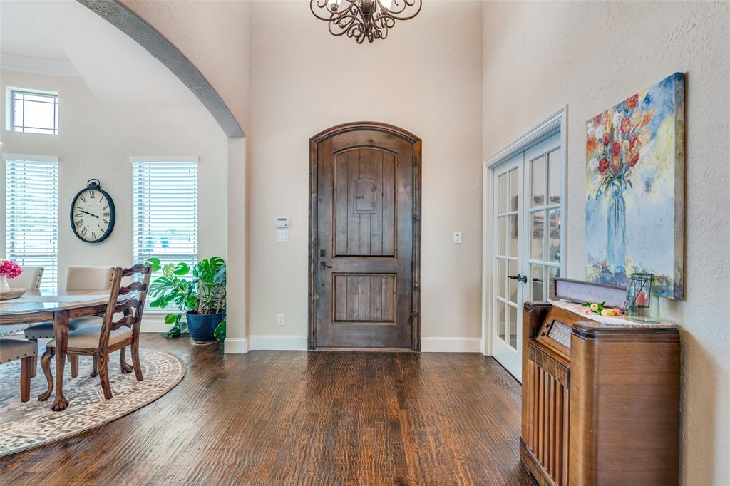 5029 White Pine Drive Property Photo 2
