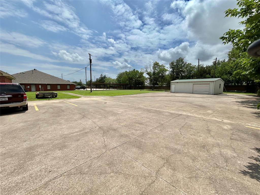 1627 N Grand Avenue Property Photo 4