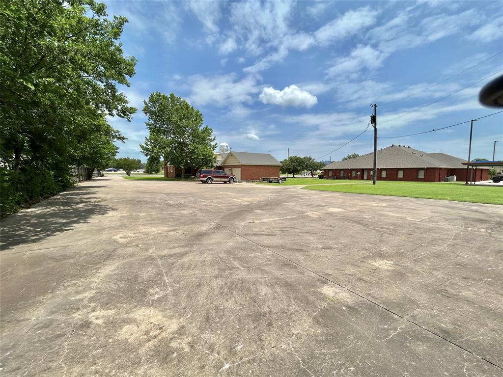 1627 N Grand Avenue Property Photo 5