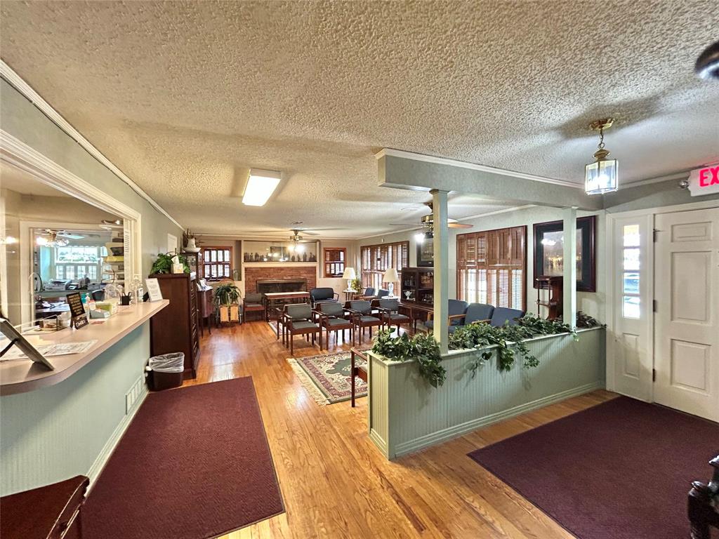 1627 N Grand Avenue Property Photo 9
