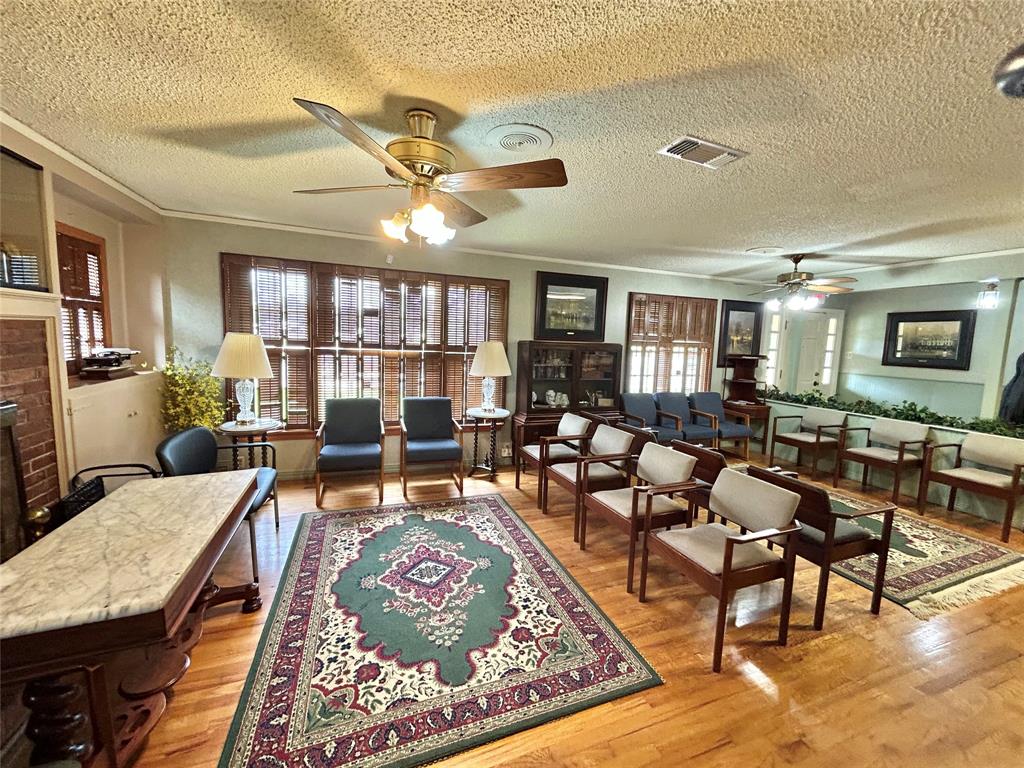 1627 N Grand Avenue Property Photo 11